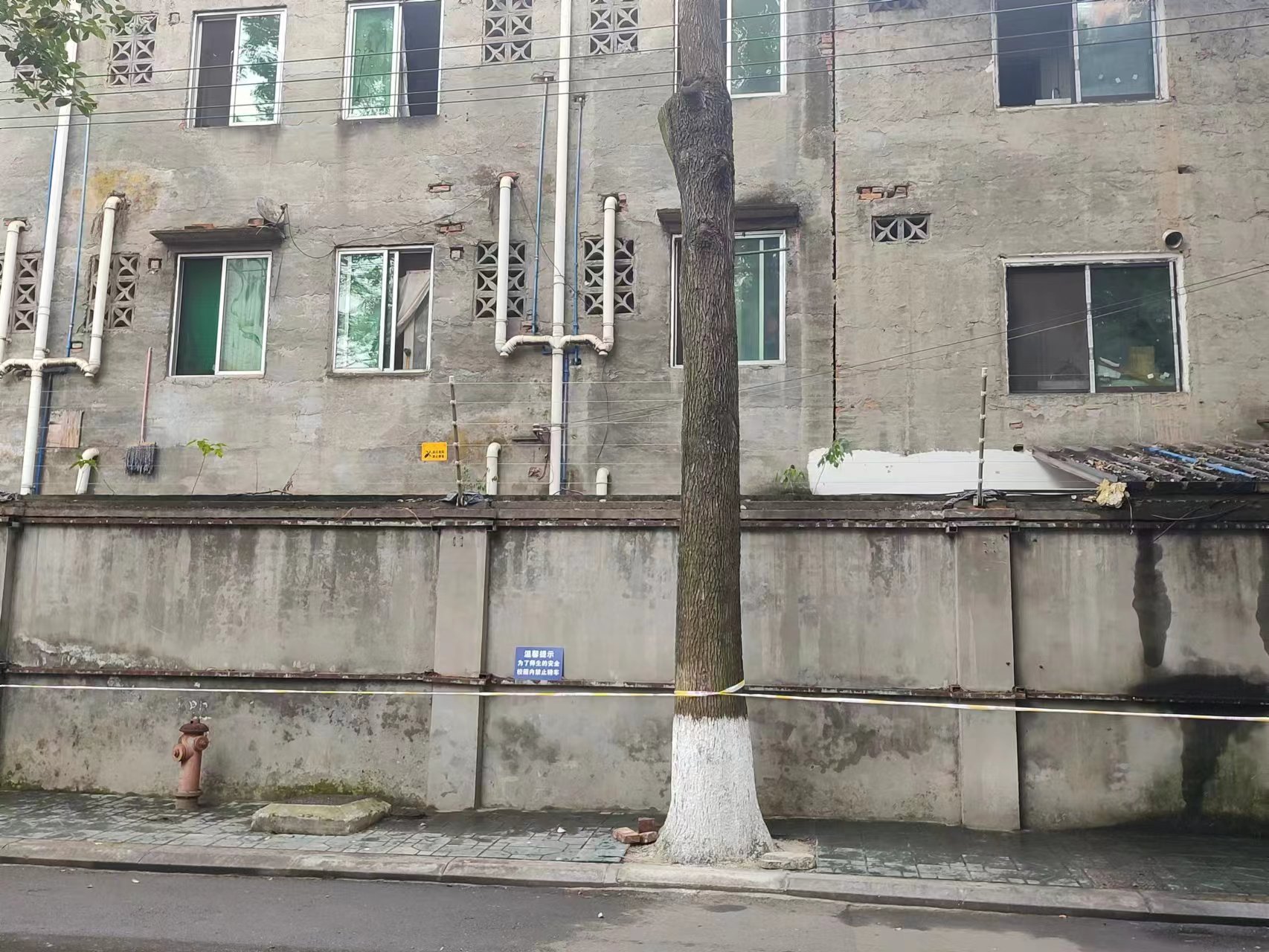 成都外国语学校初中增补电子围栏案例