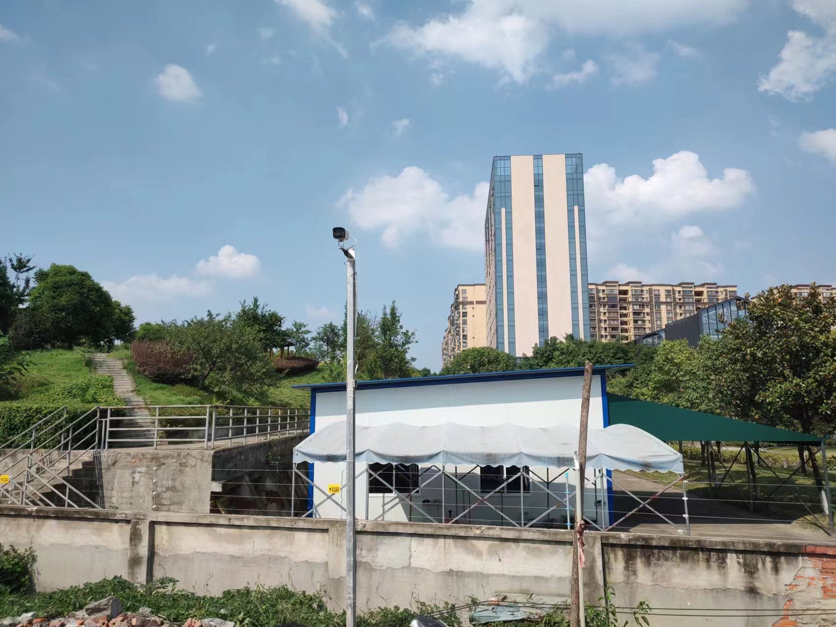 成都三和汽车红旗停车场监控1效果图