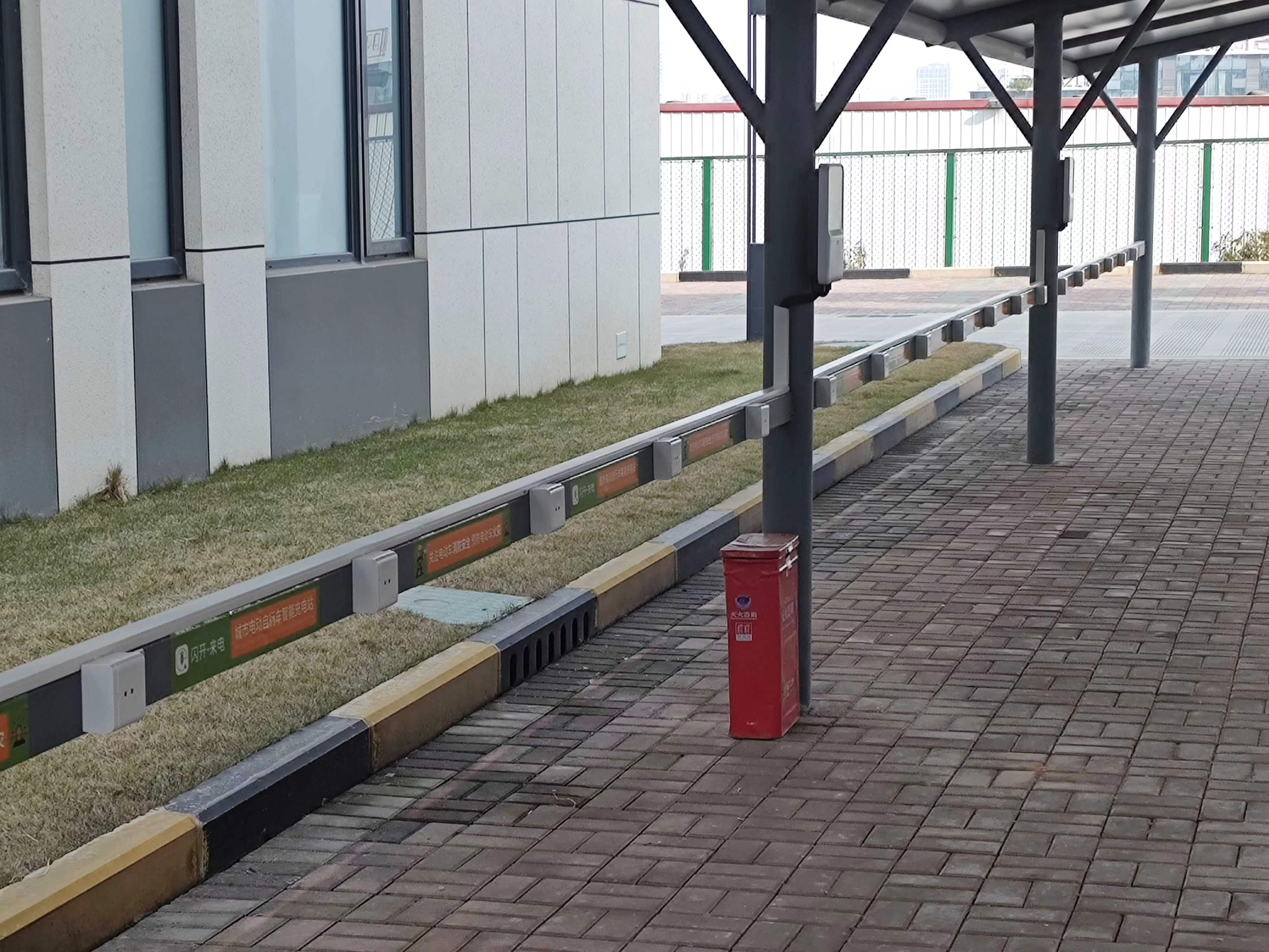 成眉合作数字经济产业园电瓶车充电效果图