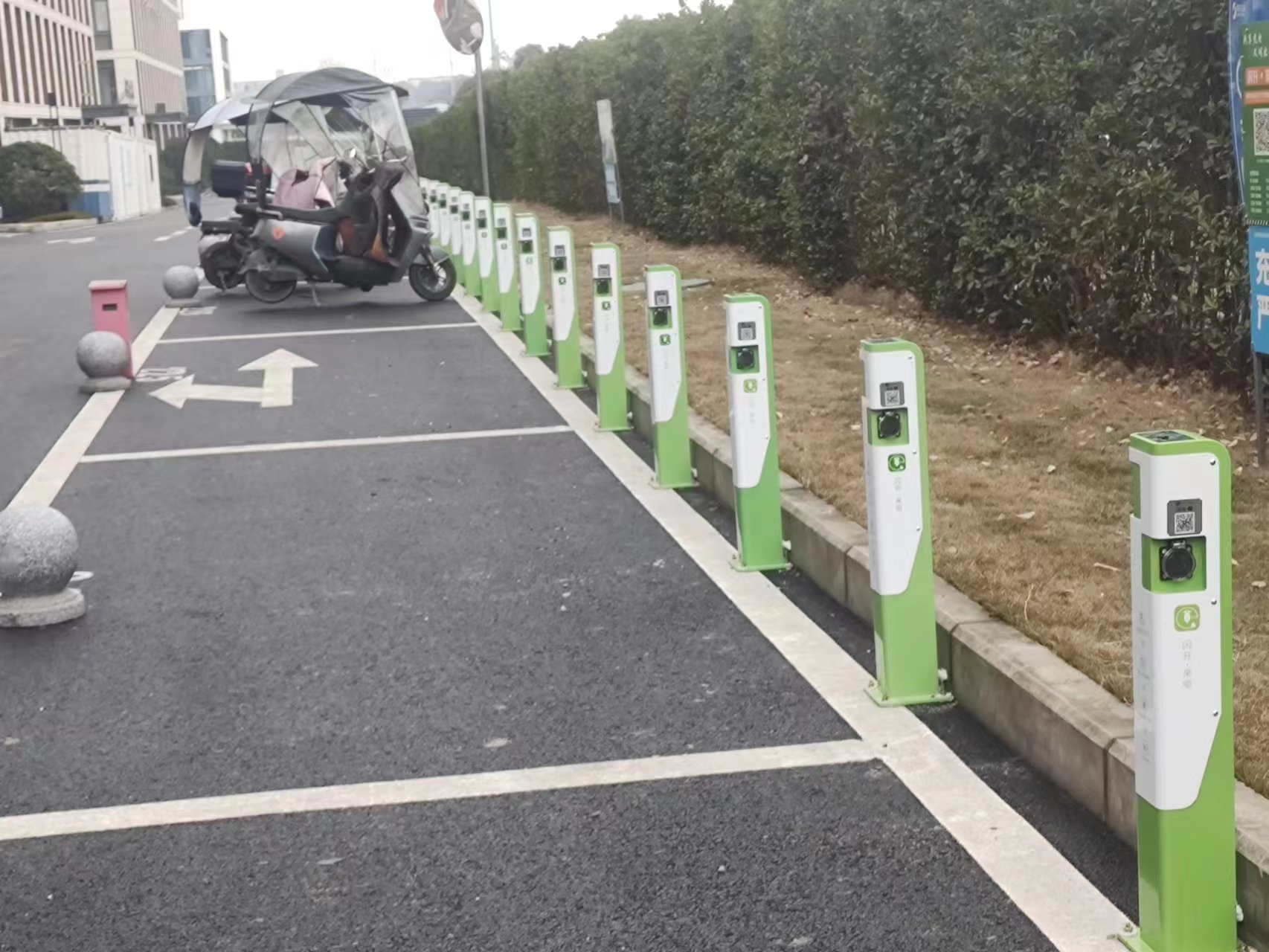 联东U谷空港经济产业园室外充电效果图